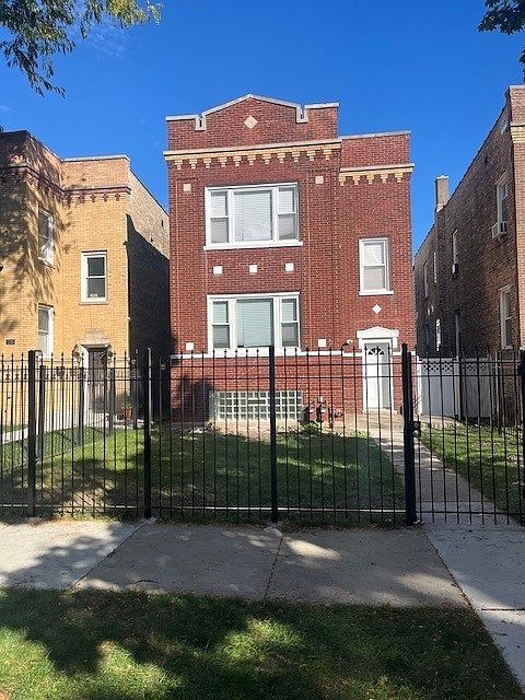 1st image of 1723 N Luna Ave