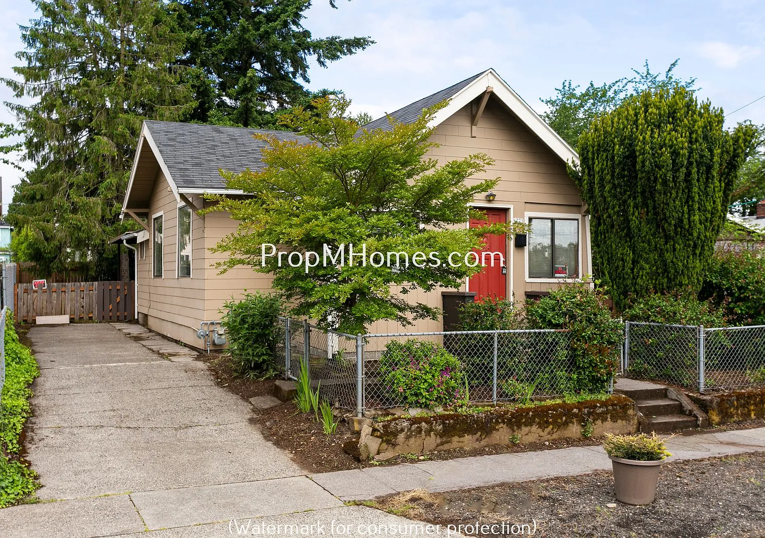Charming One Bedroom Plus Office/Den In SE Portland! — Photo 1