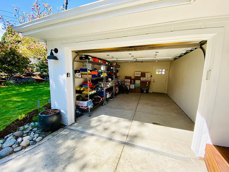 1330 102nd Ave NE — Photo 4