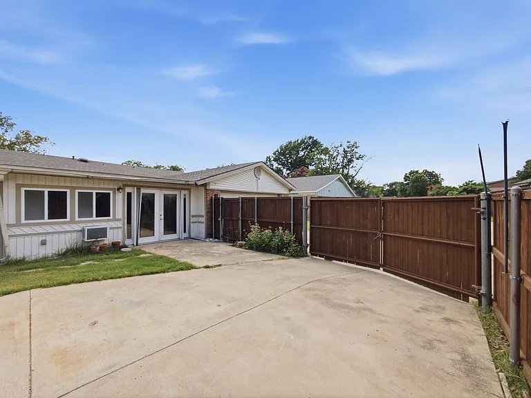 2813 Countess Dr — Photo 24