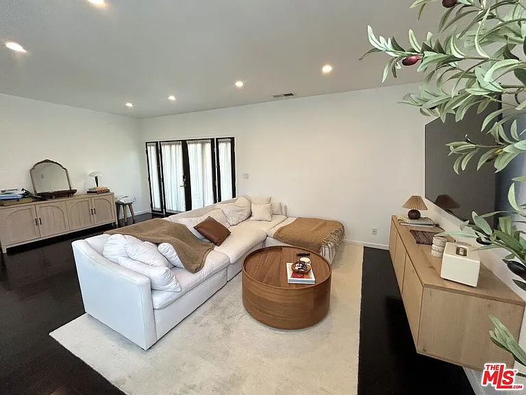 12913 Gilmore Ave — Photo 4