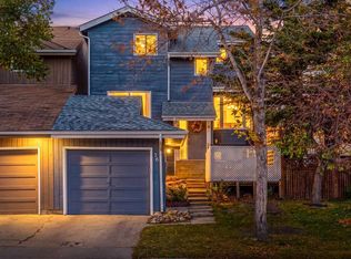 76 SW Hawkville Pl NW, Calgary, AB T3G 2G9