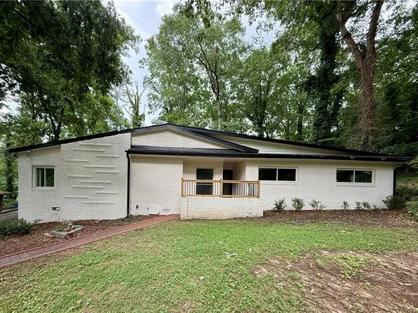 2544 Overlook Dr, East Pt, GA 30344