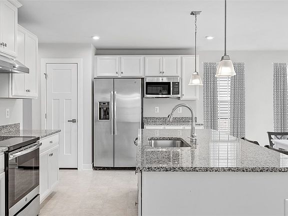 5th image of 135 Woodsong Dr