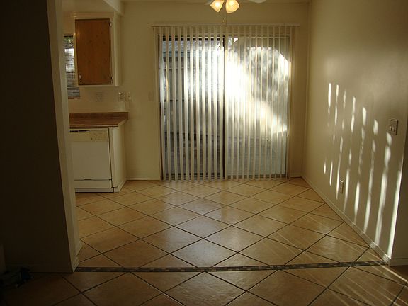 3rd image of 256 S Santa Fe Ave #256