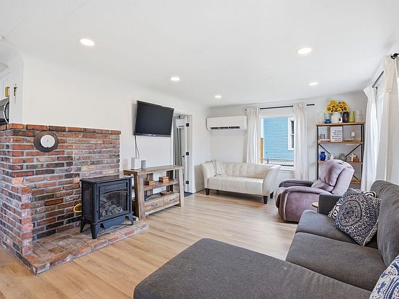3rd image of 1828 W Nora Ave