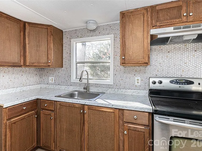 126 Poe Dr — Photo 6