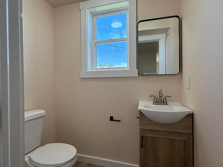 940 Reagan St — Photo 16