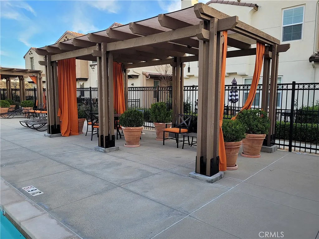 3 bed, 2.5 bath, 1574 sqft, $2,875 — Photo 3