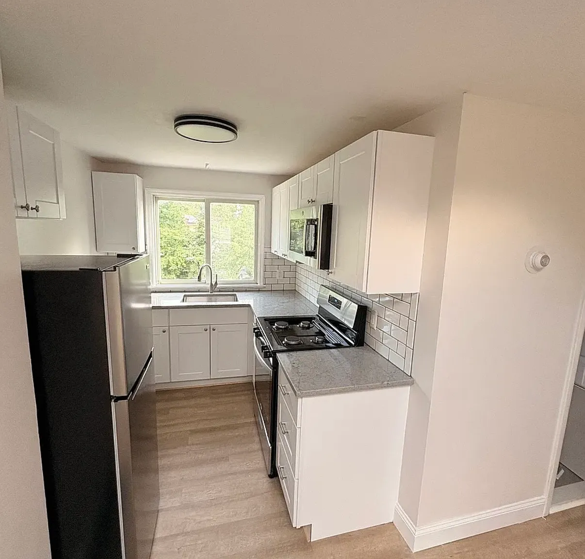 1 bed, 678 sqft, $2,300 — Photo 2