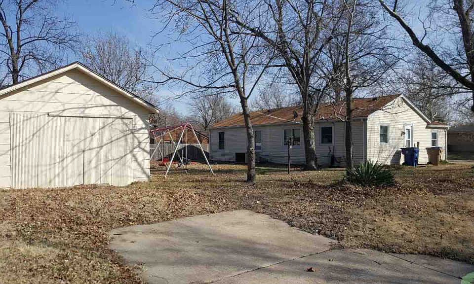 2nd image of 100 E Zella St