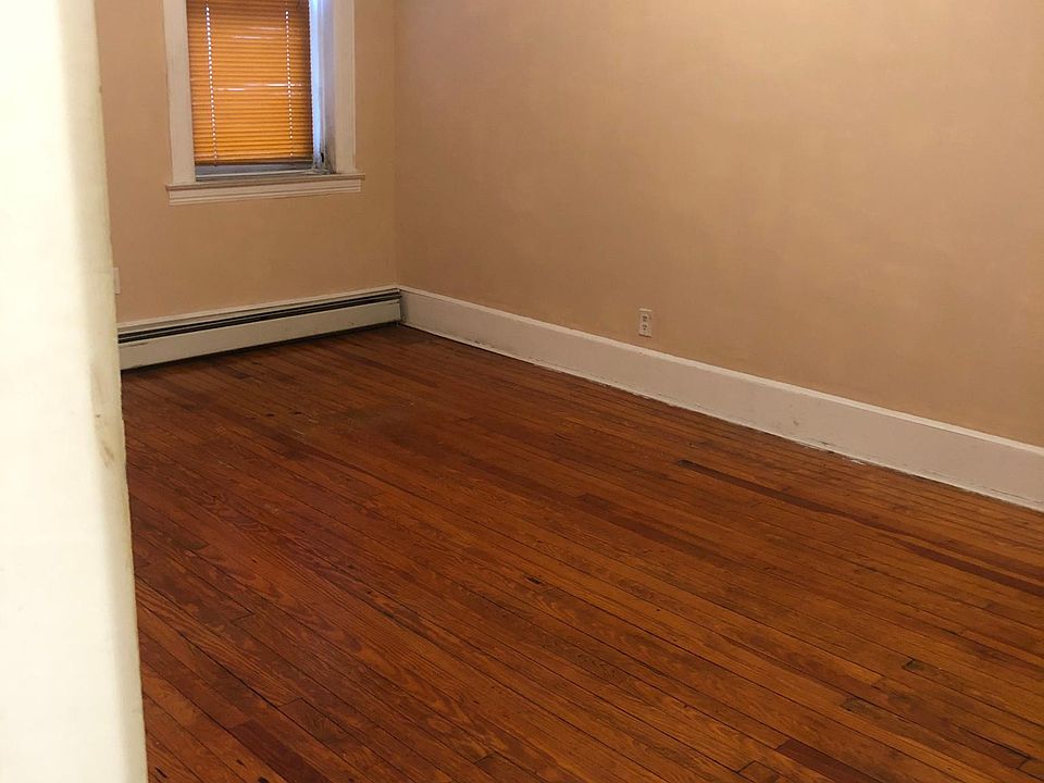 2nd image of 4562 162nd St