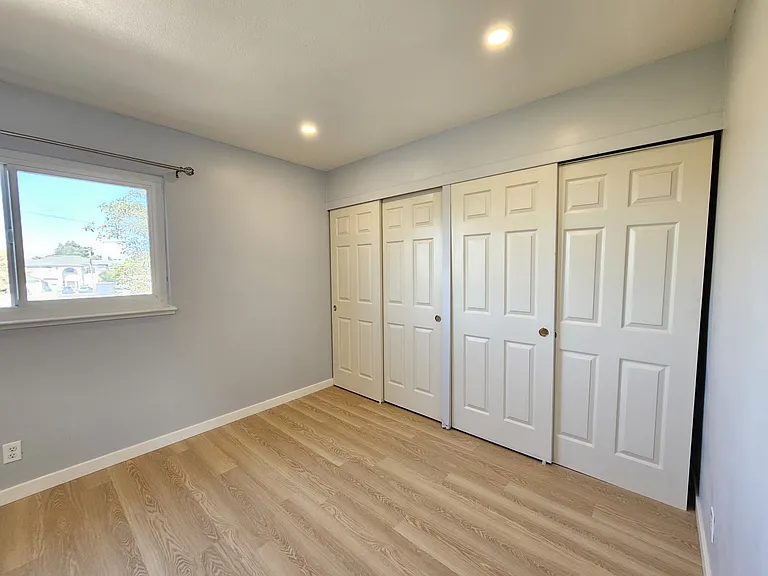 2055 Aldengate Way #4 — Photo 16