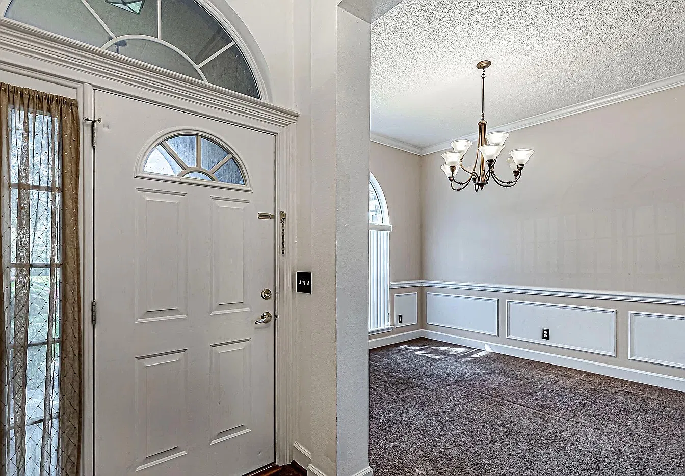 3 bed, 2027 sqft, $2,610 — Photo 4