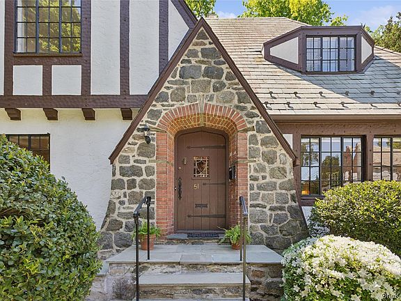 3rd image of 51 Vine Road