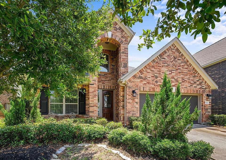 Welcome to 15211 Ashbrook Dove Lane!