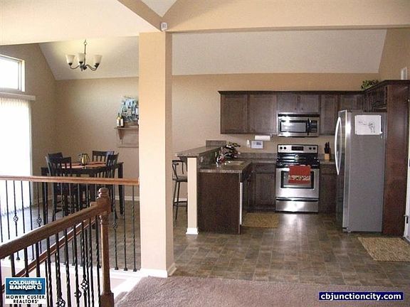 4th image of 1820 Nicole Ln
