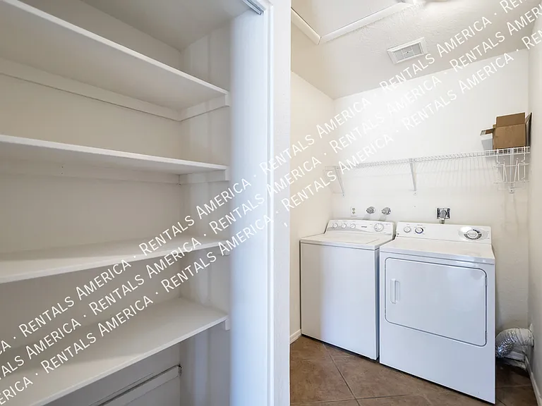 552 W Kilarea Ave — Photo 10