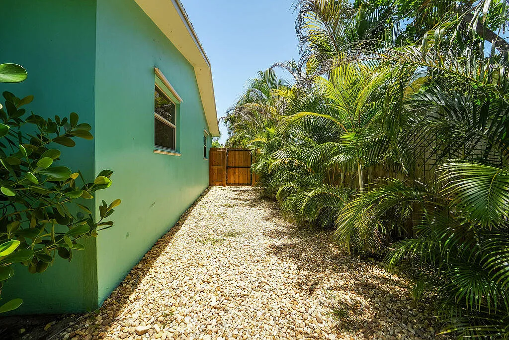 3 bed, 2.0 bath, 1905 sqft, $3,000 — Photo 4