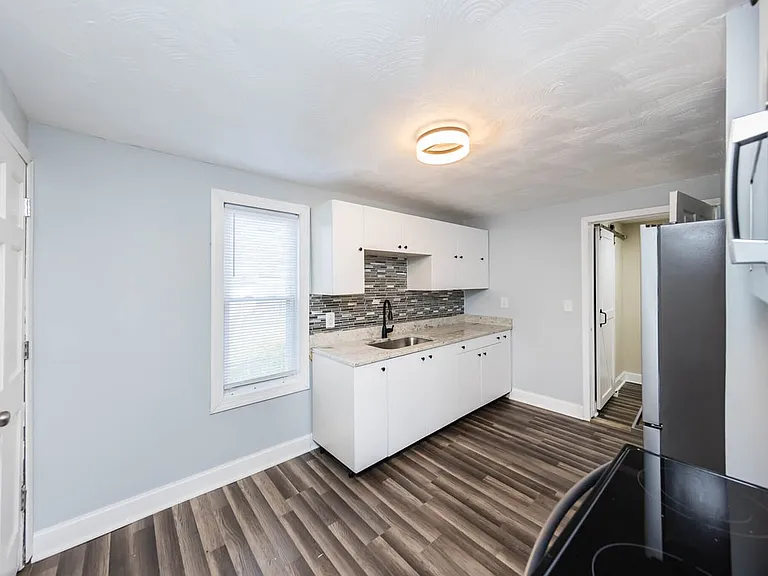 482 E Jenkins Ave — Photo 3