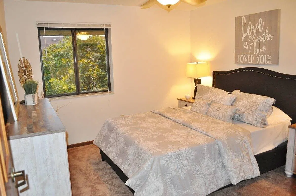Island Place Apartments - On the River — Photo 4