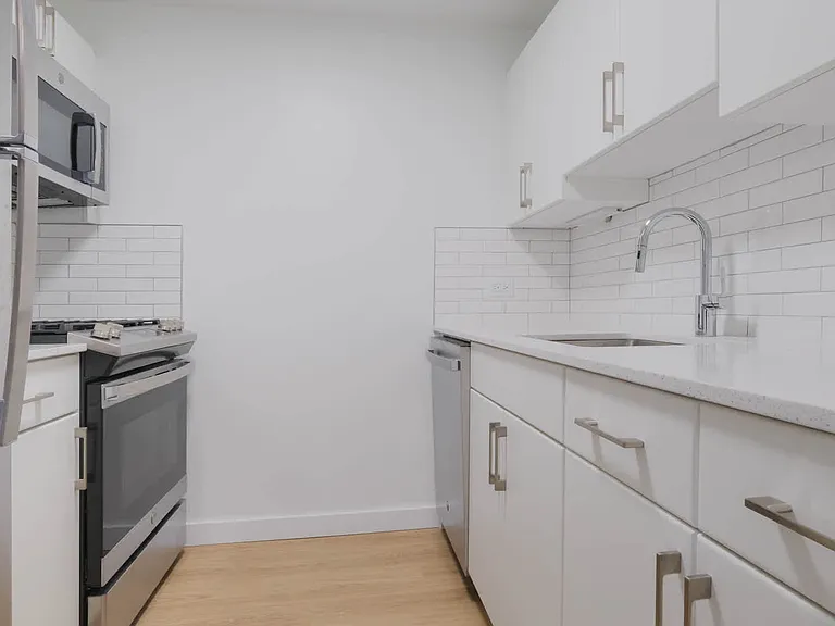 400 W 37th St #7R — Photo 67