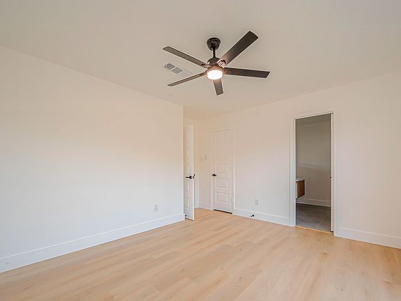 4th image of 3010 Bandell Dr