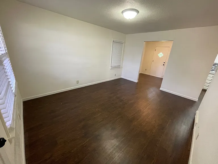 4749 Laverda Dr — Photo 38