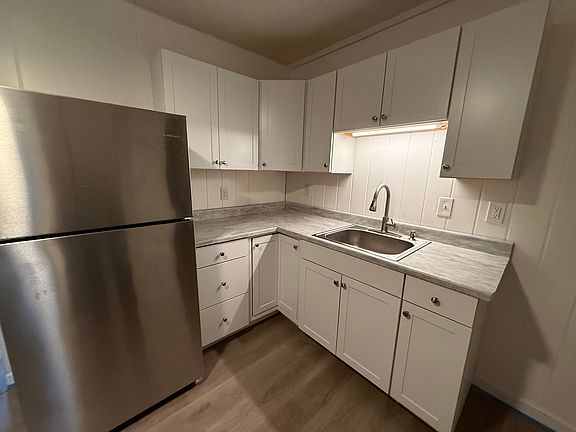 3rd image of 409B 4th Ave #409B