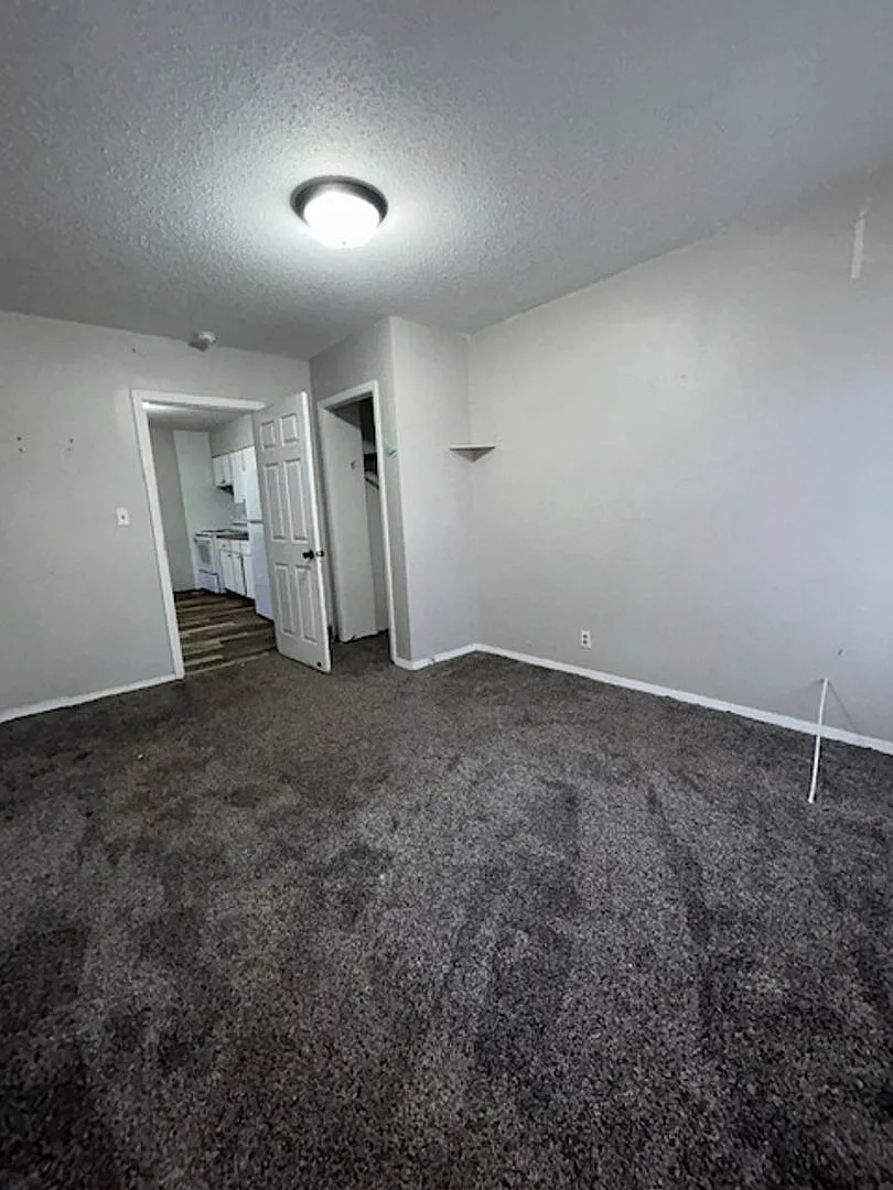 713 S Duluth Ave — Photo 4