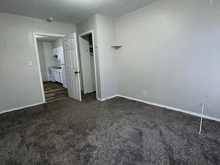 713 S Duluth Ave — Photo 4