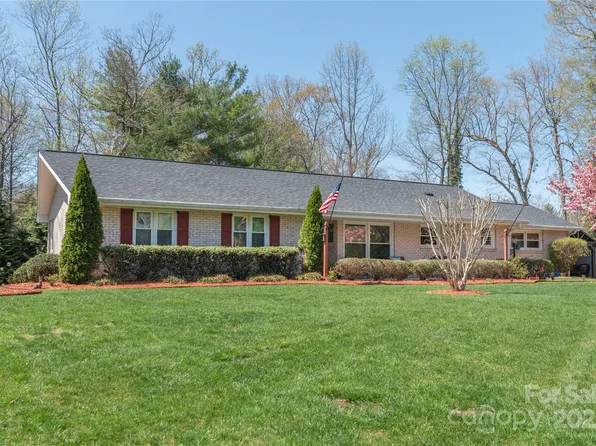 307 Tree Haven Blvd, Hendersonville, NC 28791