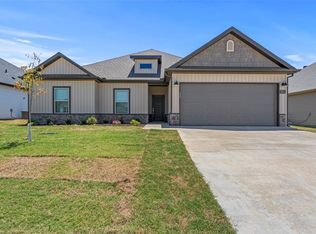 1051 Sunshine Ct, Centerton, AR 72719