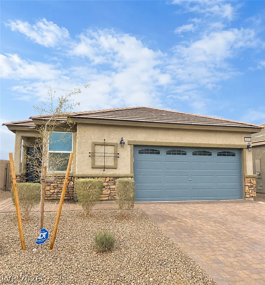 4 bed, 2.0 bath, 1491 sqft, $2,290 — Photo 1