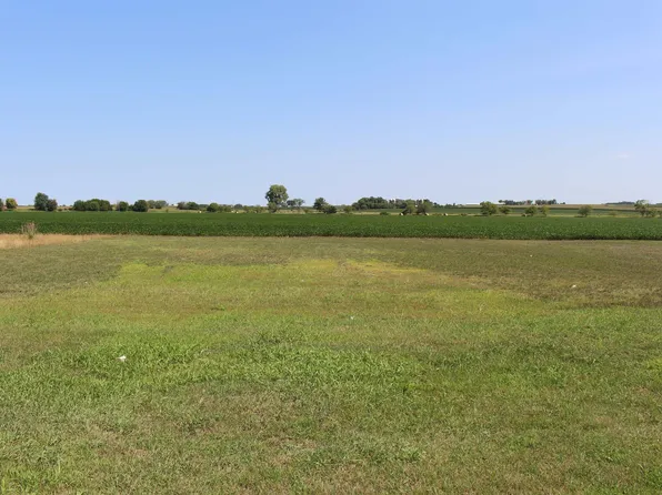 805 E Lakeshore Dr, Storm Lake, IA 50588