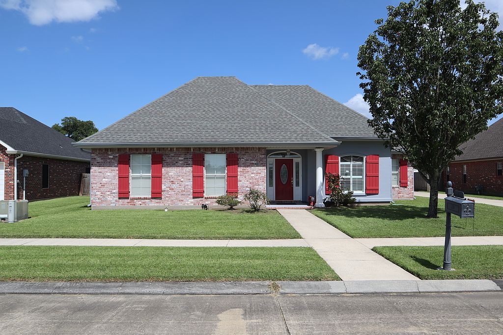 4 Coventry Cir - Property Image