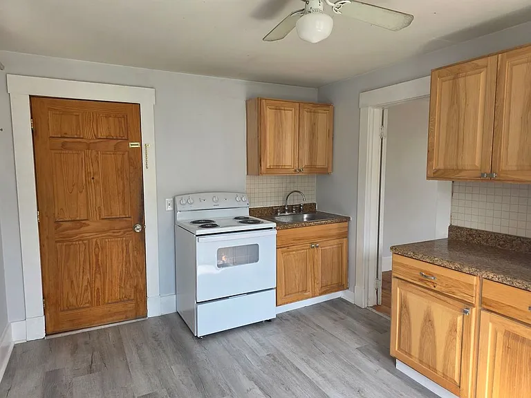 10 N Main St #2 — Photo 2