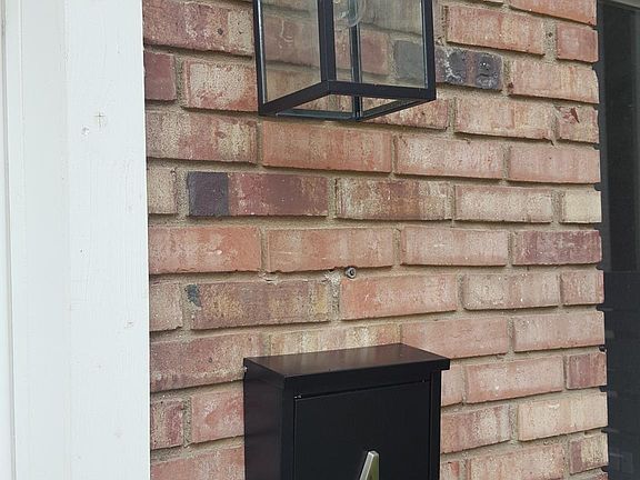 2nd image of 833 S Grant Ave #8