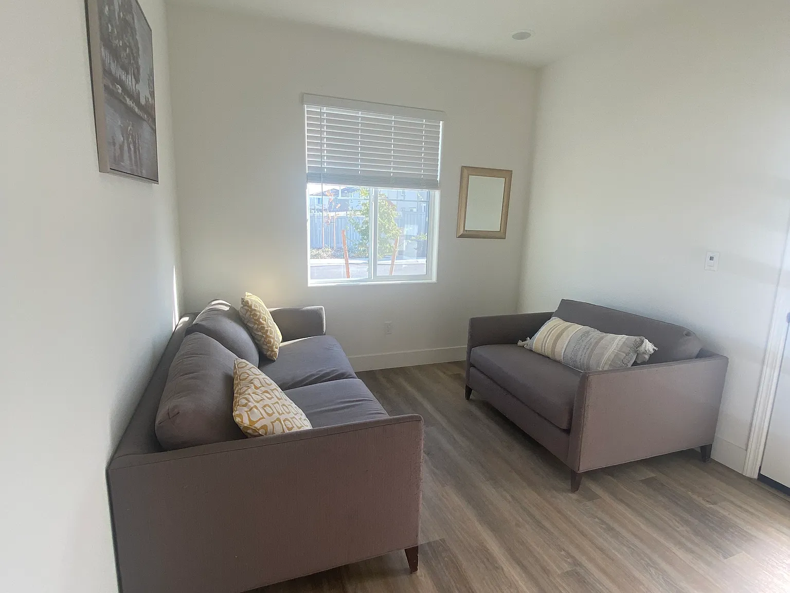 1 bed, 300 sqft, $1,200 — Photo 2