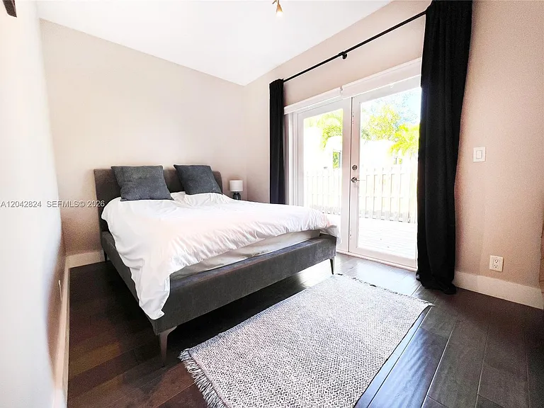 513 SW 18th Ct — Photo 18