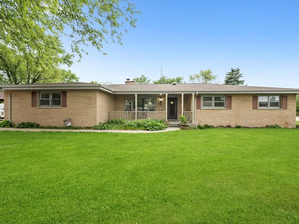 910 Sarah Ln, Aurora, IL 60502