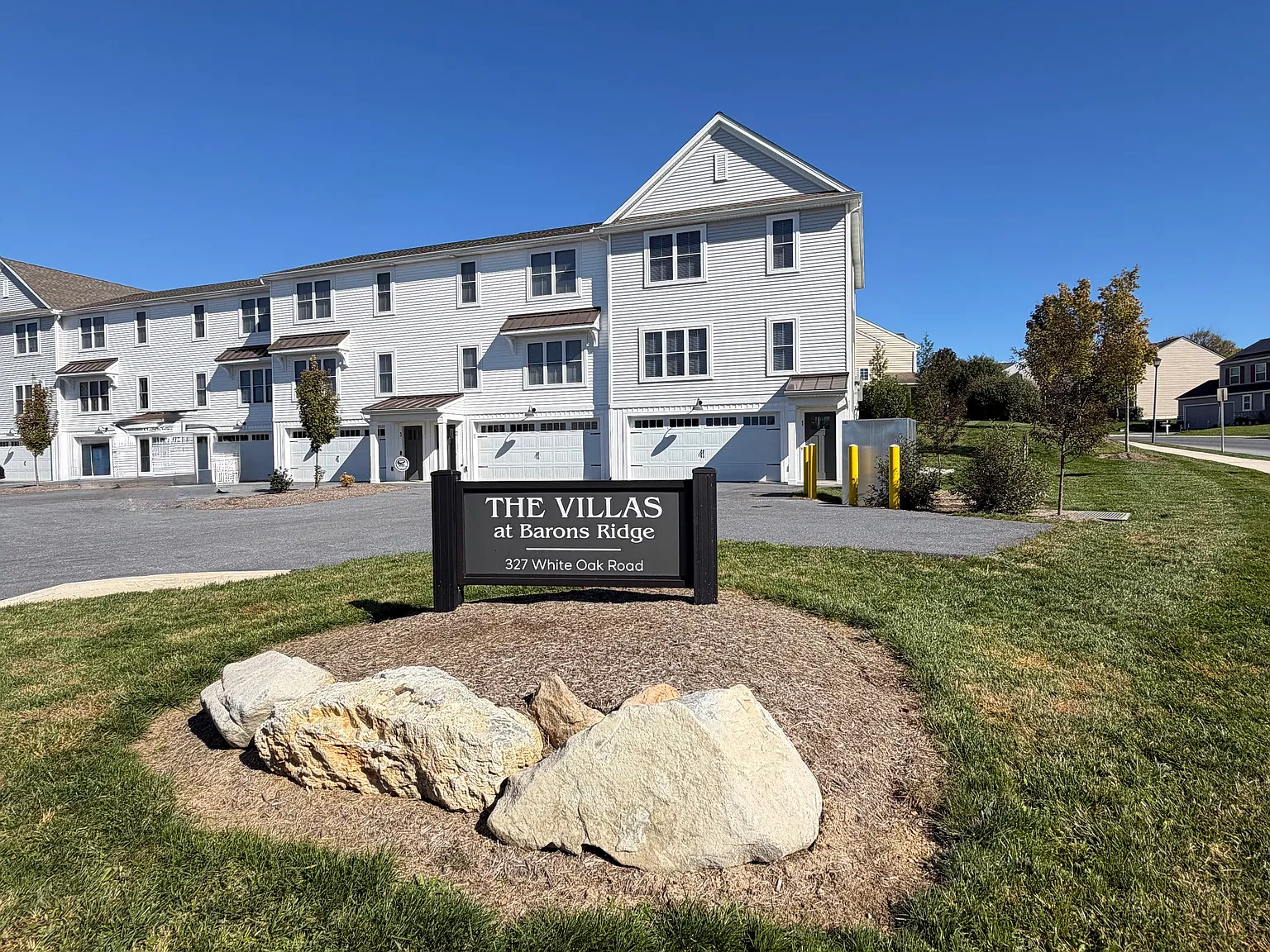 327 White Oak Rd — Photo 2