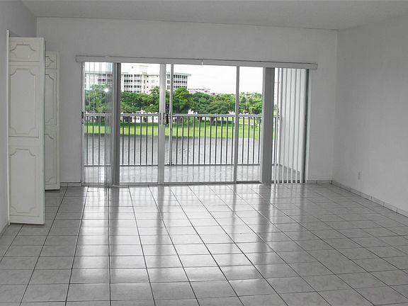 4th image of 2801 N Palm Aire Drive #610PH