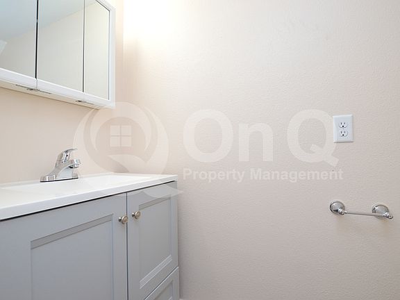 5th image of 1418 E Knoll Cir APT 1