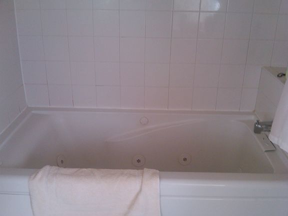 Jetted tub