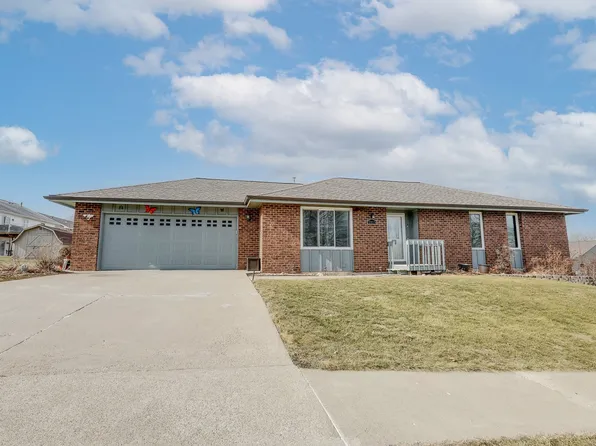 1115 E 7th St, Pella, IA 50219