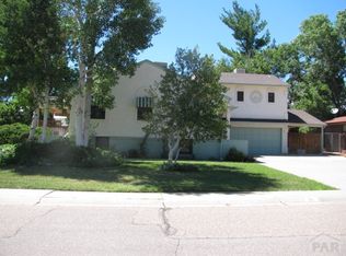 25 Robertson Rd, Pueblo, CO 81001