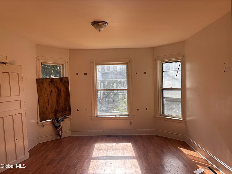 2nd image of 320 Germania Avenue