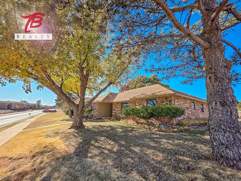 6811 Lyrewood Ln — Photo 11