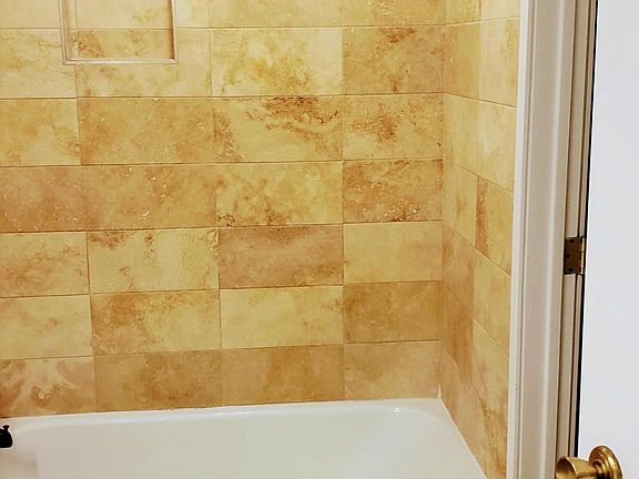 4th image of 114 E Ticonderoga Dr APT C